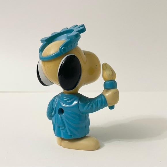 Vintage Snoopy World Tour USA Statue of Liberty Snoopy Figure - Picture 6 of 14